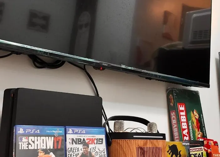 Staycation Near Naia, Moa With Ps4, Netflix & Karaoke * マニラ市