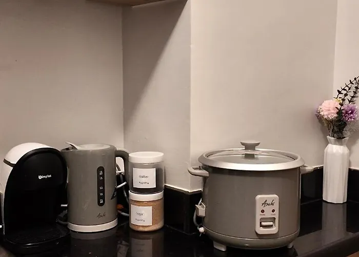Staycation Near Naia, Moa With Ps4, Netflix & Karaoke