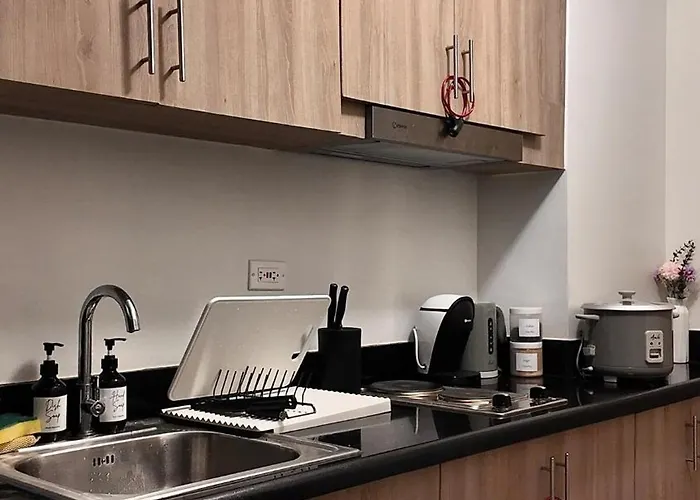 Staycation Near Naia, Moa With Ps4, Netflix & Karaoke マニラ市