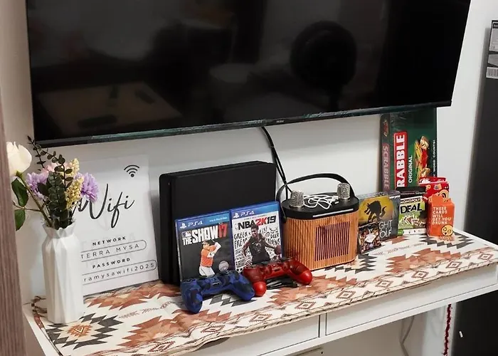 Staycation Near Naia, Moa With Ps4, Netflix & Karaoke マニラ市